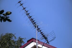 antena tv moderna con fondo tecnologico