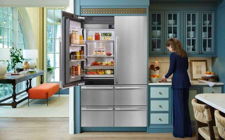 heladera con freezer en cocina moderna