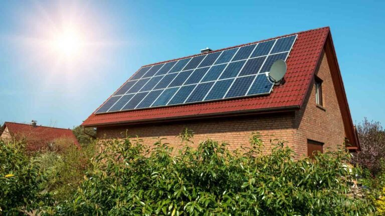 Cómo elegir el mejor equipo solar para casa y ahorrar energía
