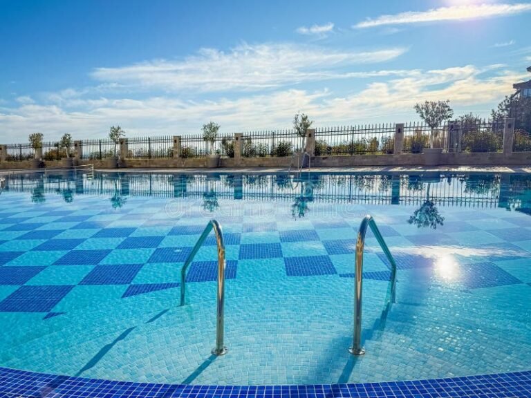 Cómo aprovechar la luz solar para calentar tu piscina de forma natural