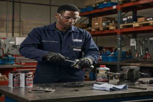 tecnico mantenimiento herramientas trabajo industrial