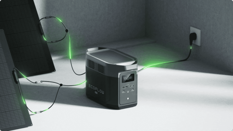 ups moderno conectado a dispositivos electronicos